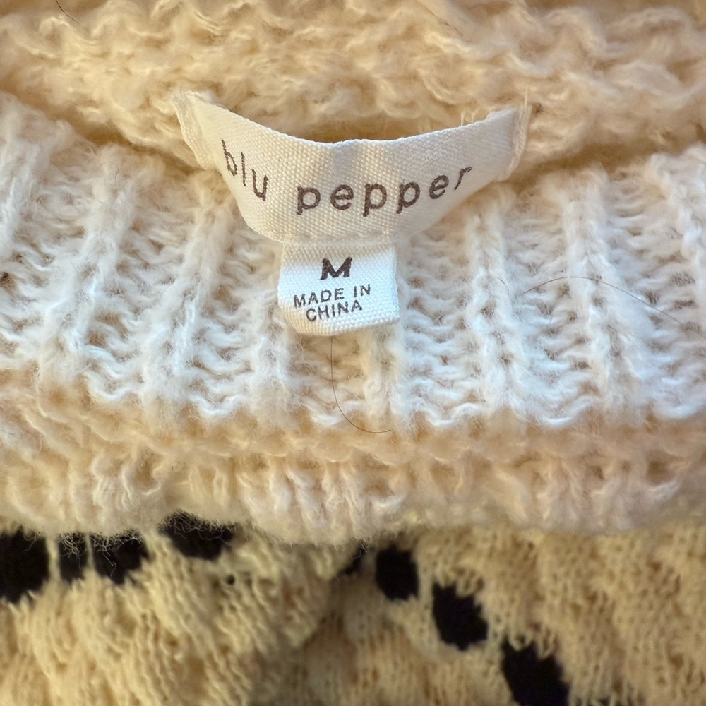 Blu Pepper Cream and Black Sweater - Picture 3 of 4
